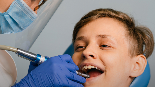 Qual è il metodo più efficace per insegnare l’igiene orale nei bambini?